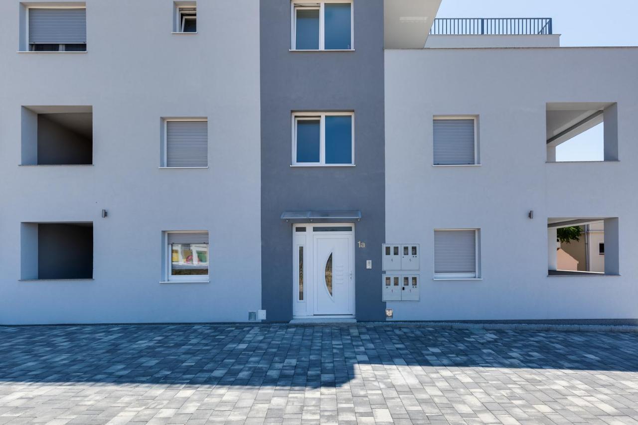Apartmani Kastelina Vir Zewnętrze zdjęcie